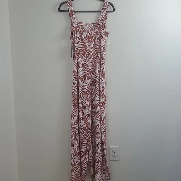 Derek Heart Red and White Leaf Print Jump Suit  Size M - Picture 9 of 9